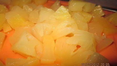 свинина в кисло-сладком соусе с жареным рисом на гарнир — ужин родом из китая