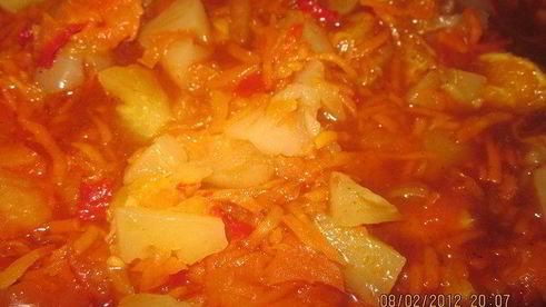 свинина в кисло-сладком соусе с жареным рисом на гарнир — ужин родом из китая