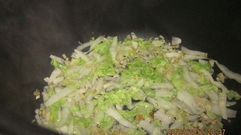 свинина в кисло-сладком соусе с жареным рисом на гарнир — ужин родом из китая