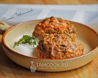 Куриные тефтели с коричневым рисом в соусе