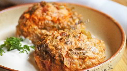 куриные тефтели с коричневым рисом в соусе