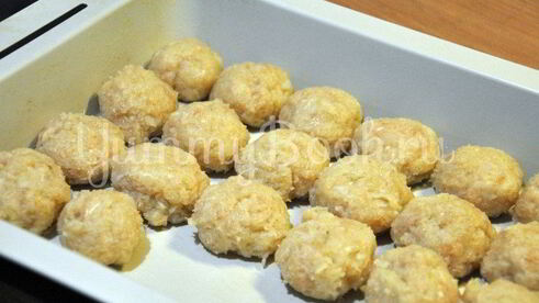 куриные тефтельки под сырным соусом