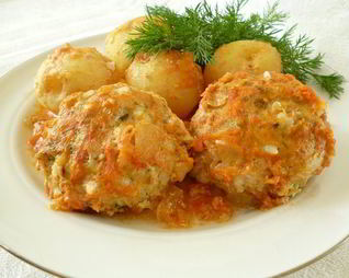 Куриные тефтельки, запеченные с молодым картофелем