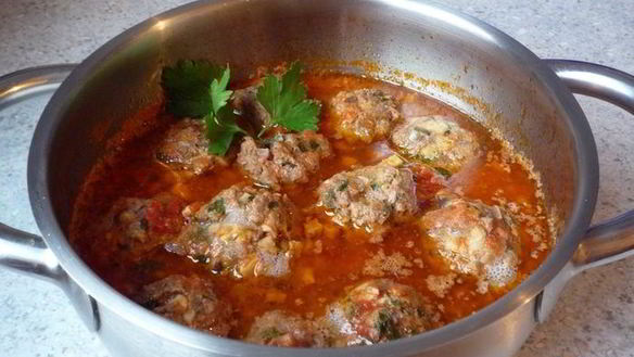 Рецепт Мясные тефтели с шампиньонами в томатном соусе