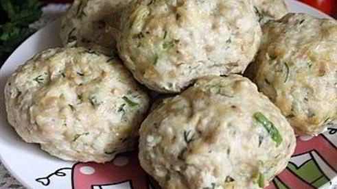 паровые куриные тефтели с овощами и овсяными хлопьями