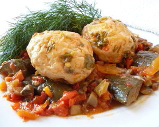 Рыбно-грибные тефтельки, запеченные с овощами