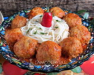 Спагетти с тефтелями в томатном соусе