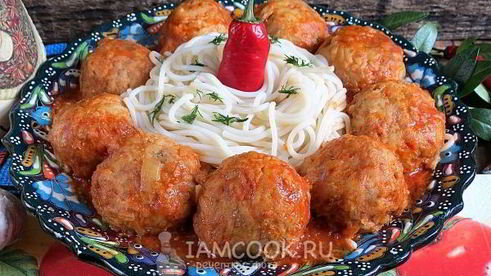 спагетти с тефтелями в томатном соусе