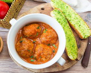 Тефтели с чесночным хлебом