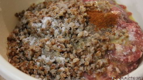 тефтели с гречкой в сметанно-грибном соусе