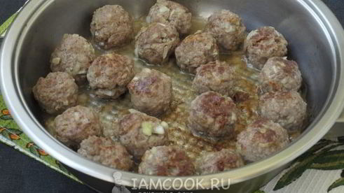 тефтели с кабачками в сковороде