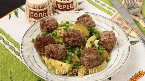 тефтели с кабачками в сковороде