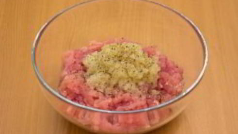 тефтели с моцареллой в томатном соусе