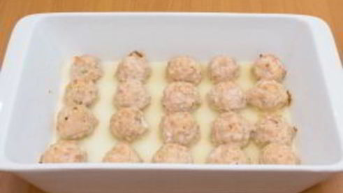 тефтели с моцареллой в томатном соусе