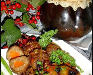 Тефтели с сюрпризом, запеченные с баклажанами и грибами