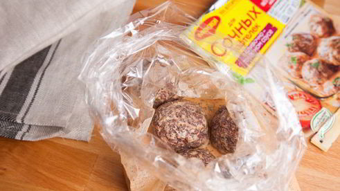 тефтели с яйцом в сливочно-томатном соусе