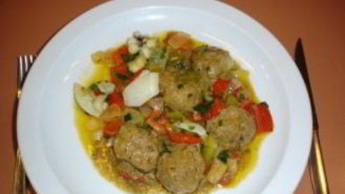 тефтели, тушенные с овощами