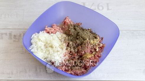 тефтели в сметанно-томатном соусе