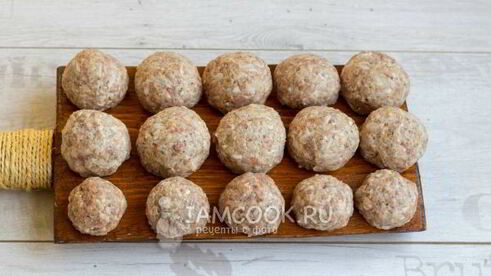 тефтели в сметанно-томатном соусе