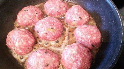 тефтели в томатном соусе с нутом