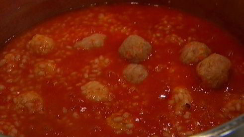 тефтельки из индейки с рисом и томатным соусом