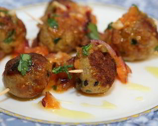 Телячьи тефтельки с соусом из помидоров