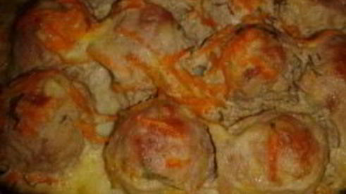 запеченные тефтельки в сметанном соусе