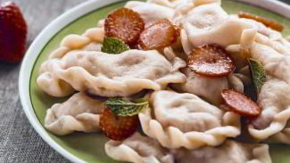 Рецепт Паровые вареники с клубникой