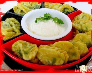 Паровые вареники с зеленью и яйцом