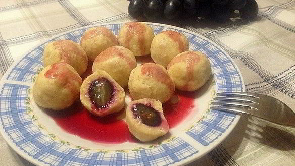 Рецепт ПП-вареники с виноградом