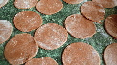 шоколадные вареники с вишней