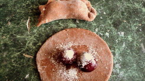 шоколадные вареники с вишней