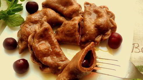 шоколадные вареники с вишней