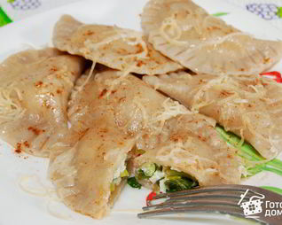 Вареники из ржаного теста с творогом и черемшой