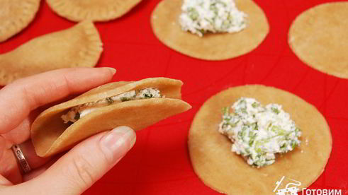 вареники из ржаного теста с творогом и черемшой