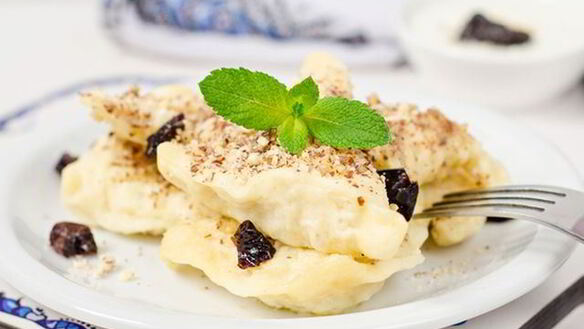 Рецепт Вареники с черносливом и корицей