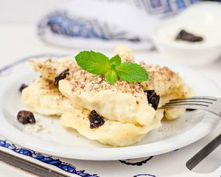 Вареники с черносливом и корицей