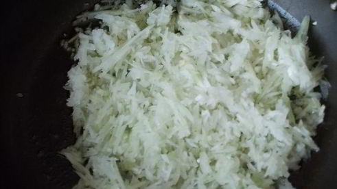 вареники с фасолью, ветчиной и укропом