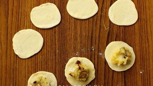 вареники с картошкой и лесными грибами