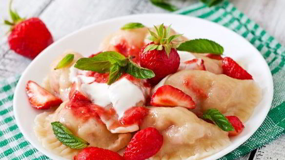 Рецепт Вареники с клубникой и творогом