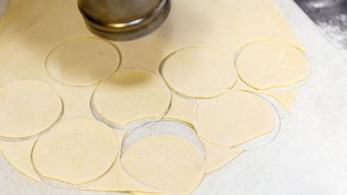 вареники с соленым творогом и зеленью