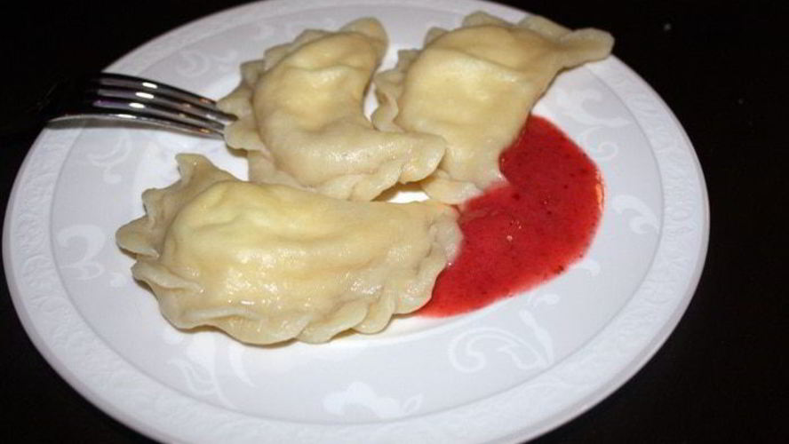 Рецепт вареники с творогом и клубникой