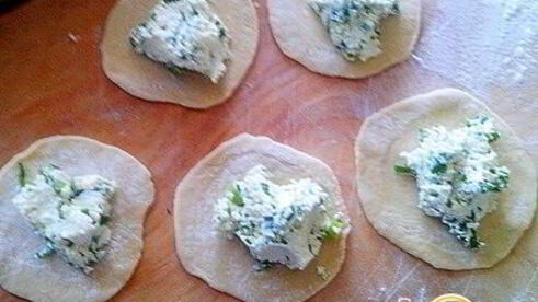 вареники с творогом и зеленым луком