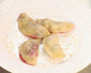 Вареники с вишней на пару