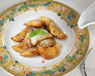 Вареники с вишней во фритюре