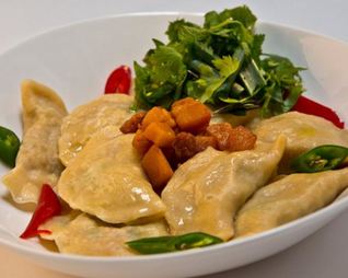 Вареники со свининой и зелеными сливами