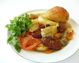 Куриное жаркое с грибами и вялеными помидорами