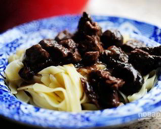 Жаркое из говядины с грибами