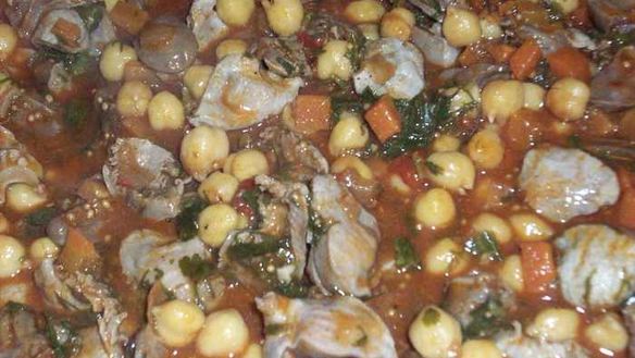 Рецепт Жаркое из куриных потрoшков с горохом нут