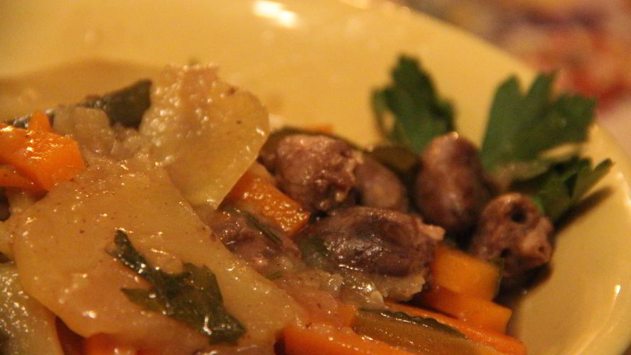 Рецепт жаркое из куриных сердец с овощами и пивом